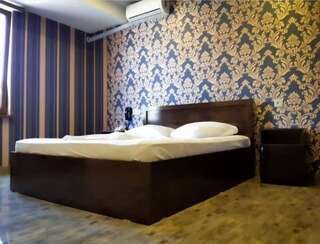 Отель Green Garden Hotel Ереван-0